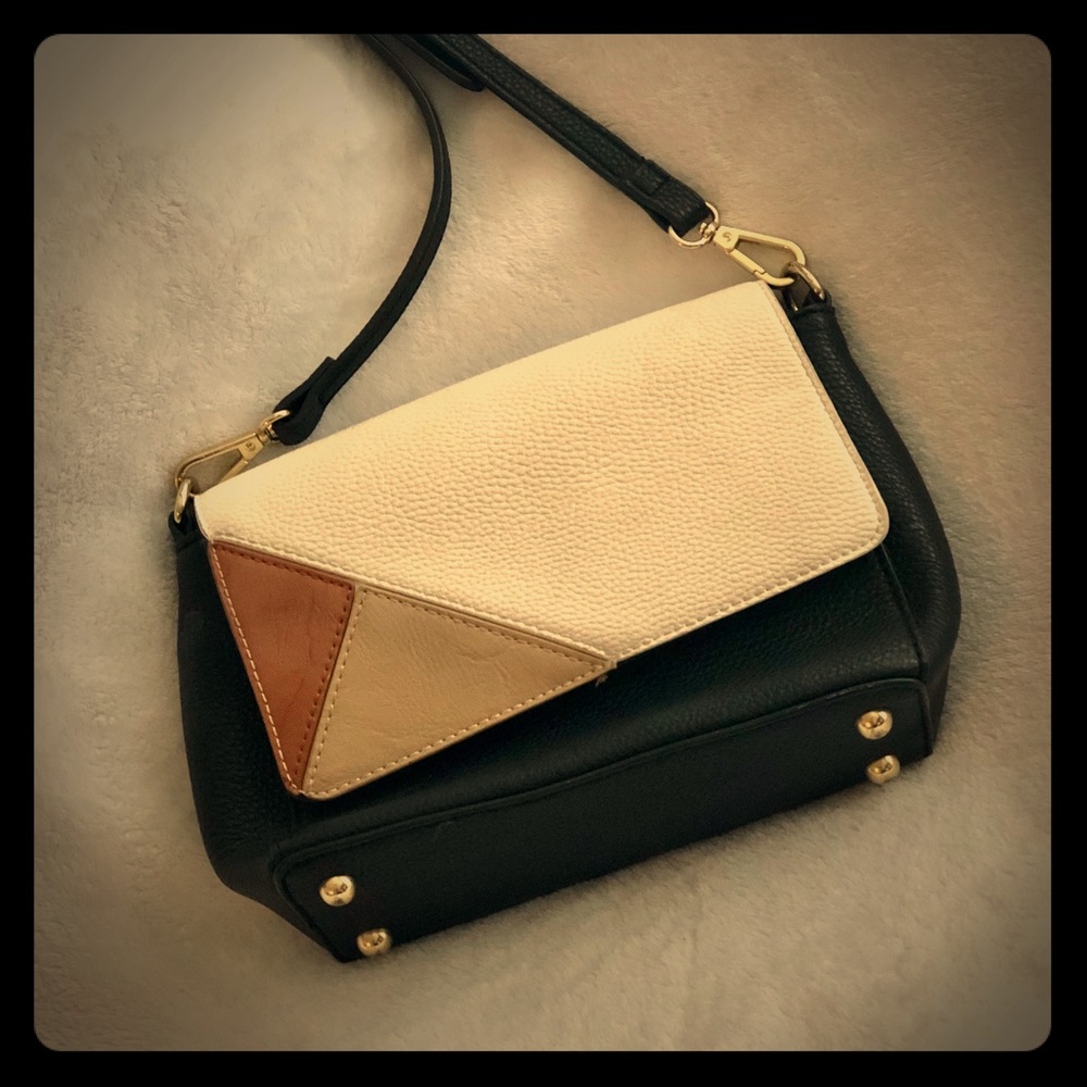 Shoulder strap purse. New!